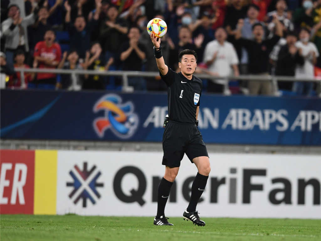 马宁亚冠执法引不满 频漏判犯规遭全场嘘声